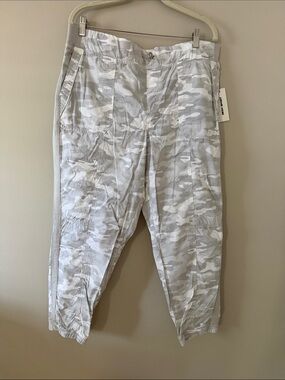 DKNY SPORT GRAY CAMO RIPPED UP JOGGERS SIZE LARGE